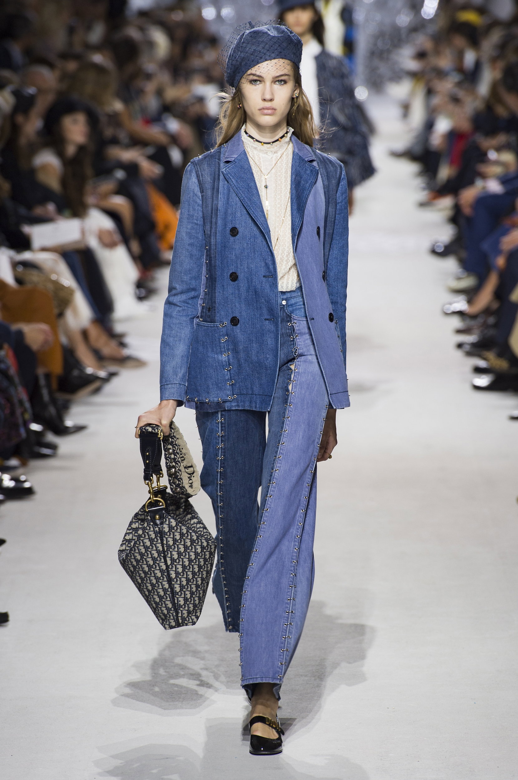 Trendy na wiosnę 2018 - szeregowiec denim