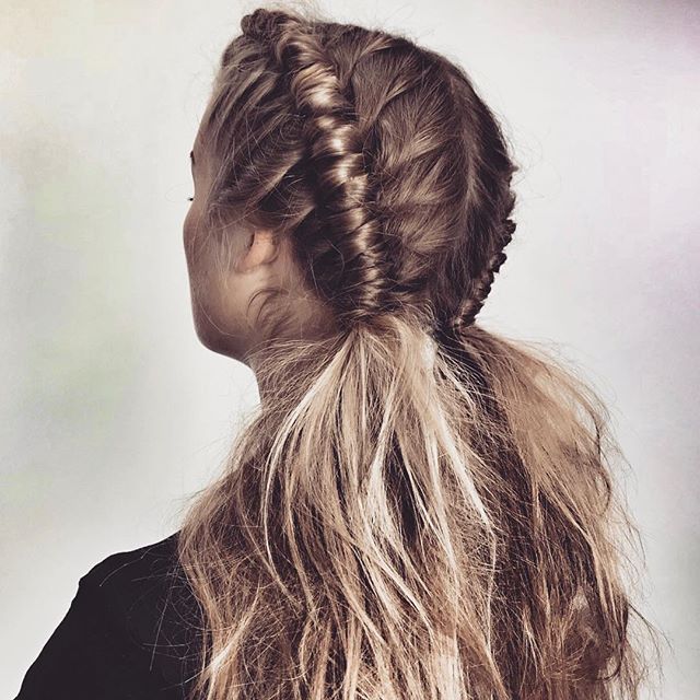 Modne fryzury 2018: Pipe Braid. Zobacz stylowe warkocze!