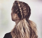 Modne fryzury 2018: Pipe Braid. Zobacz stylowe warkocze!