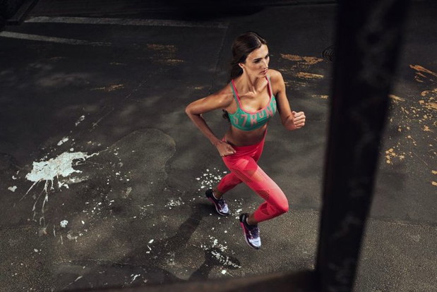 Kampania Reebok: Burn Your Black Leggings