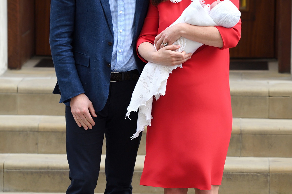 Książę William i księżna Kate po wyjściu ze szpitala św. Marii, 23