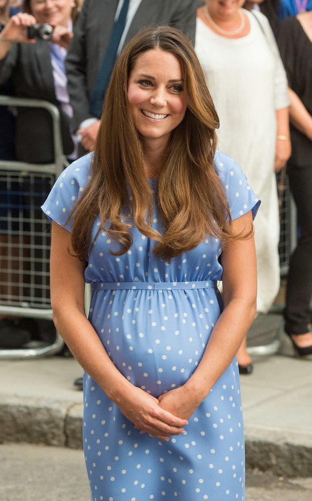 Książę William i księżna Kate po wyjściu ze szpitala św. Marii, 23