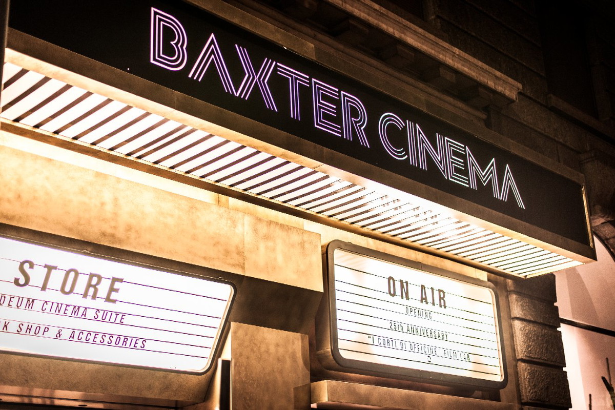 Nowe miejsce: Baxter w starym kinie.