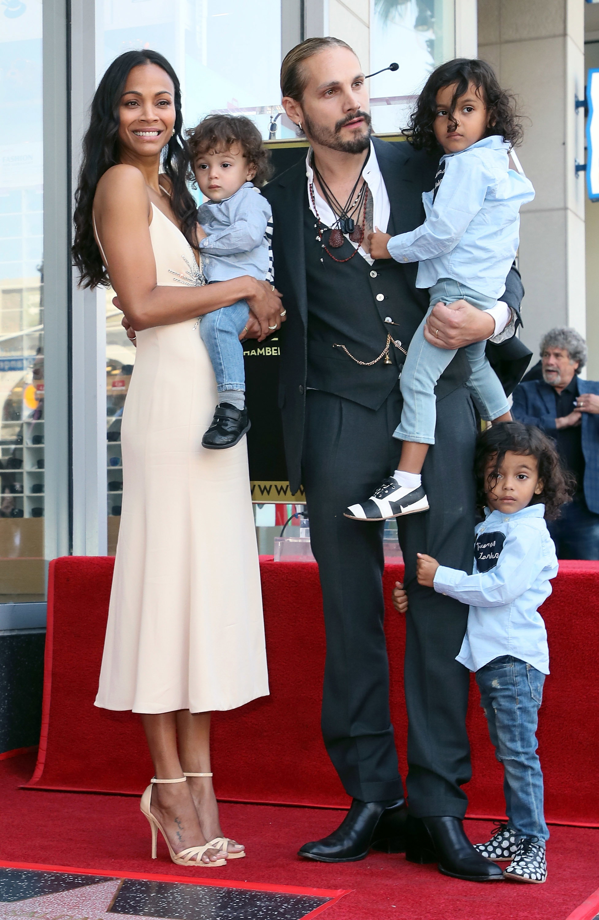 Zoe Saldana, Marco Perego i trójka ich dzieci na ceremonii odsłonięcia gwiazdy na Hollywood Walk of Fame, 3