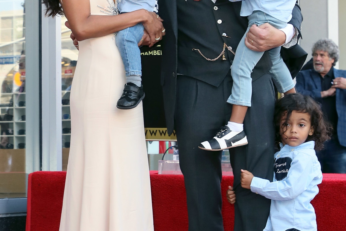 Zoe Saldana, Marco Perego i trójka ich dzieci na ceremonii odsłonięcia gwiazdy na Hollywood Walk of Fame, 3