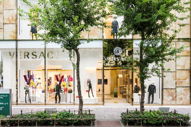Nowy butik Versace w centrum Tokio