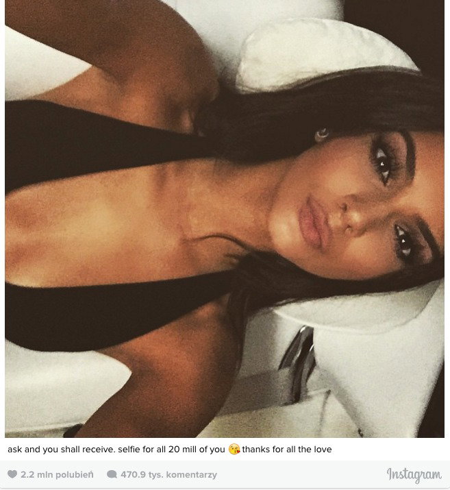 10 najpopularniejszych zdjęć na Instagramie w 2015 roku.10. miejsce należy do Kendall Jenner, która opublikowała swoje selfie z okazji zdobycia 20 milionów followersów. Post zdobył 2,2 miliony lajków