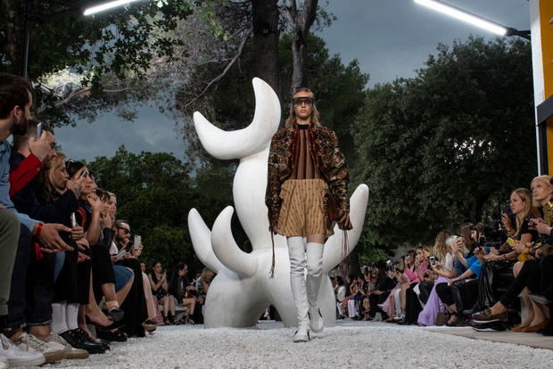 Louis Vuitton 2019 Cruise Collection : Runway