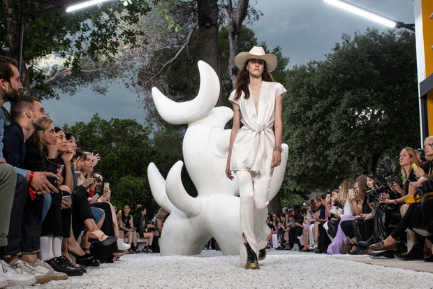 Louis Vuitton 2019 Cruise Collection : Runway