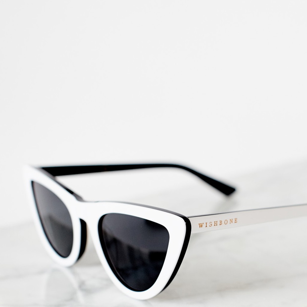 biale-okulary-przeciwsloneczne-wishbone-b233479