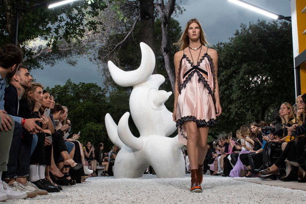Louis Vuitton 2019 Cruise Collection : Runway