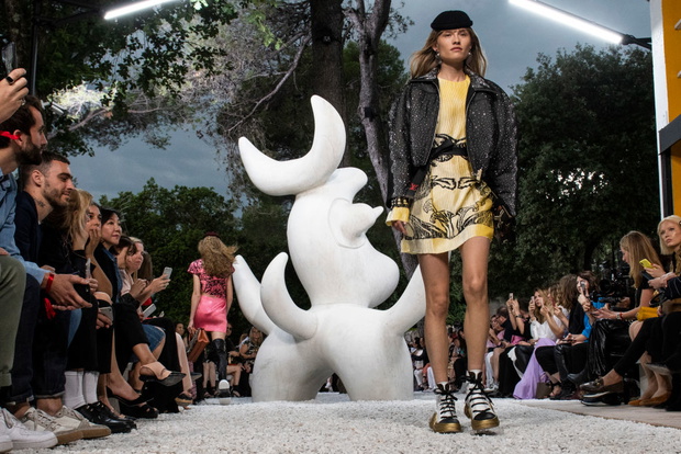 Louis Vuitton 2019 Cruise Collection : Runway