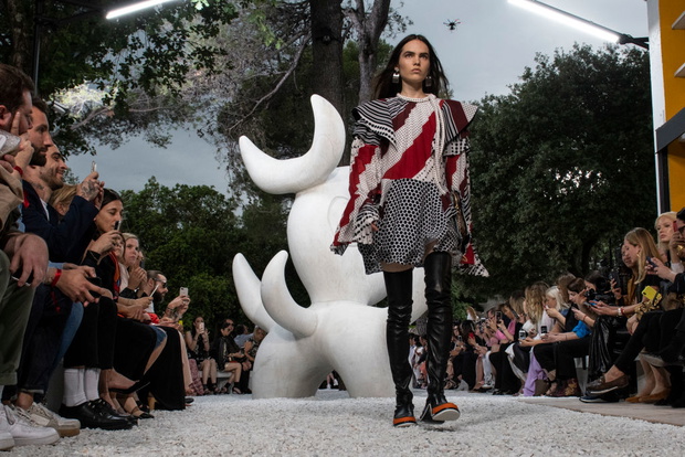 Louis Vuitton 2019 Cruise Collection : Runway