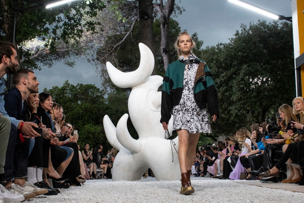 Louis Vuitton 2019 Cruise Collection : Runway