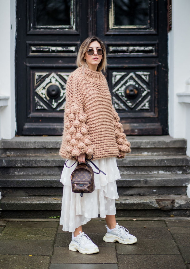 Street Style - Hamburg - December 5, 2017