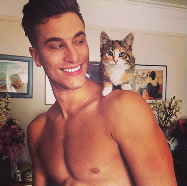 #HotDudesWithKittens - kolejny profil, który podbija Instagram