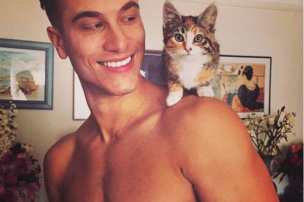 #HotDudesWithKittens - kolejny profil, który podbija Instagram