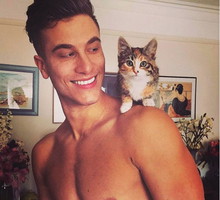 #HotDudesWithKittens - kolejny profil, który podbija Instagram