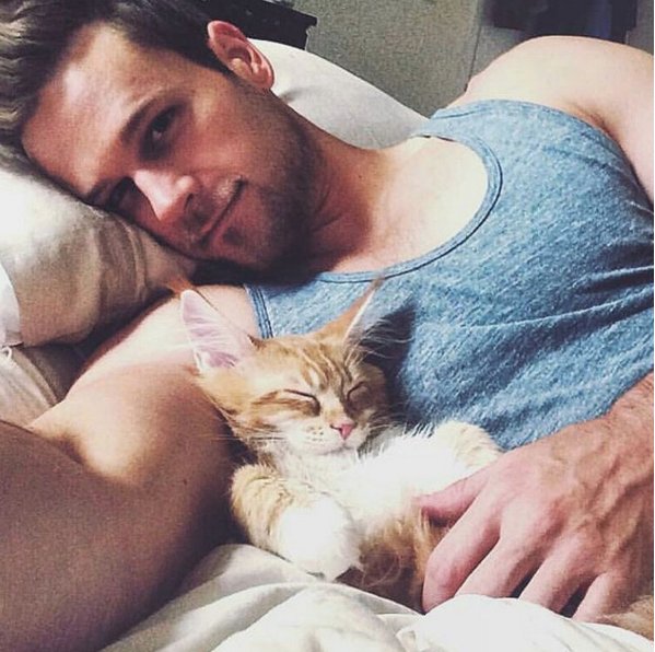 #HotDudesWithKittens - kolejny profil, który podbija Instagram
