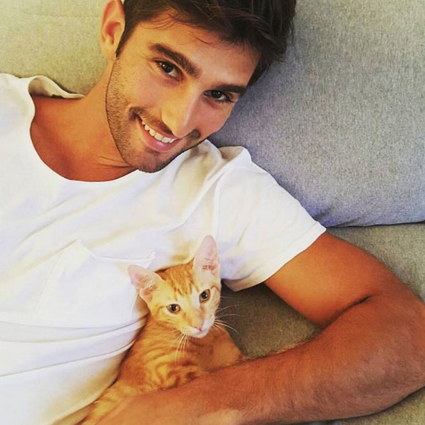 #HotDudesWithKittens - kolejny profil, który podbija Instagram
