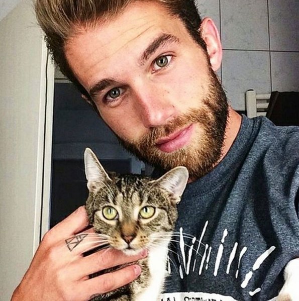 #HotDudesWithKittens - kolejny profil, który podbija Instagram