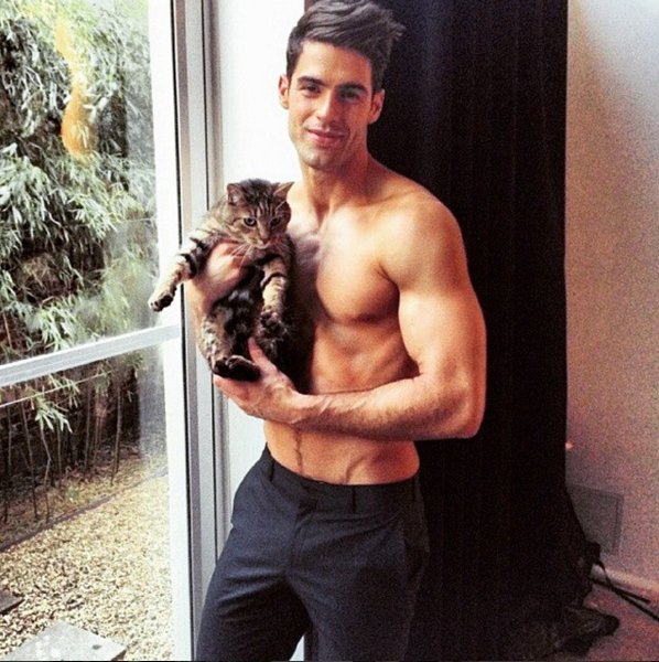 #HotDudesWithKittens - kolejny profil, który podbija Instagram