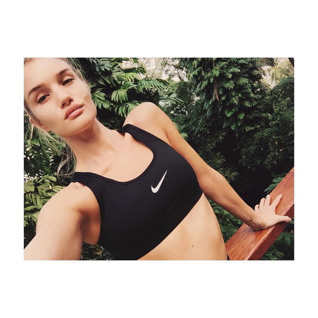 Sekrety figury Rosie Huntington Whiteley, fot. East News2. Skip zamiast bieguByły Aniołek Victoria