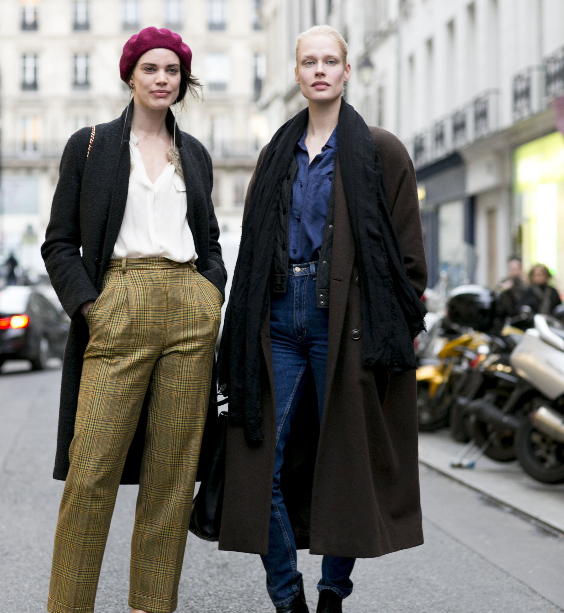 Street fashion: modelki off duty w Paryżu