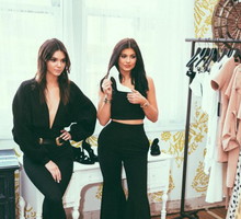 Kylie i Kendall Jenner projektują nową kolekcję - poznaj szczegóły!