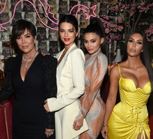 Jakie zabiegi przeszły siostry Kardashian-Jenner? Zapytaliśmy specjalistę!