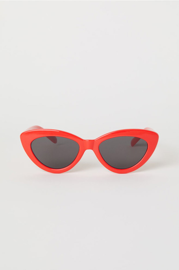 Czerwone kocie okulary przeciwsłoneczne