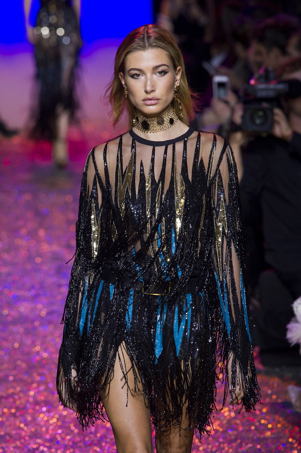 Hailey Baldwin na pokazie Elie Saab