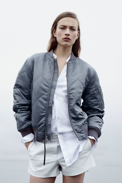 Kurtka bomber w social mediach trendy 2016