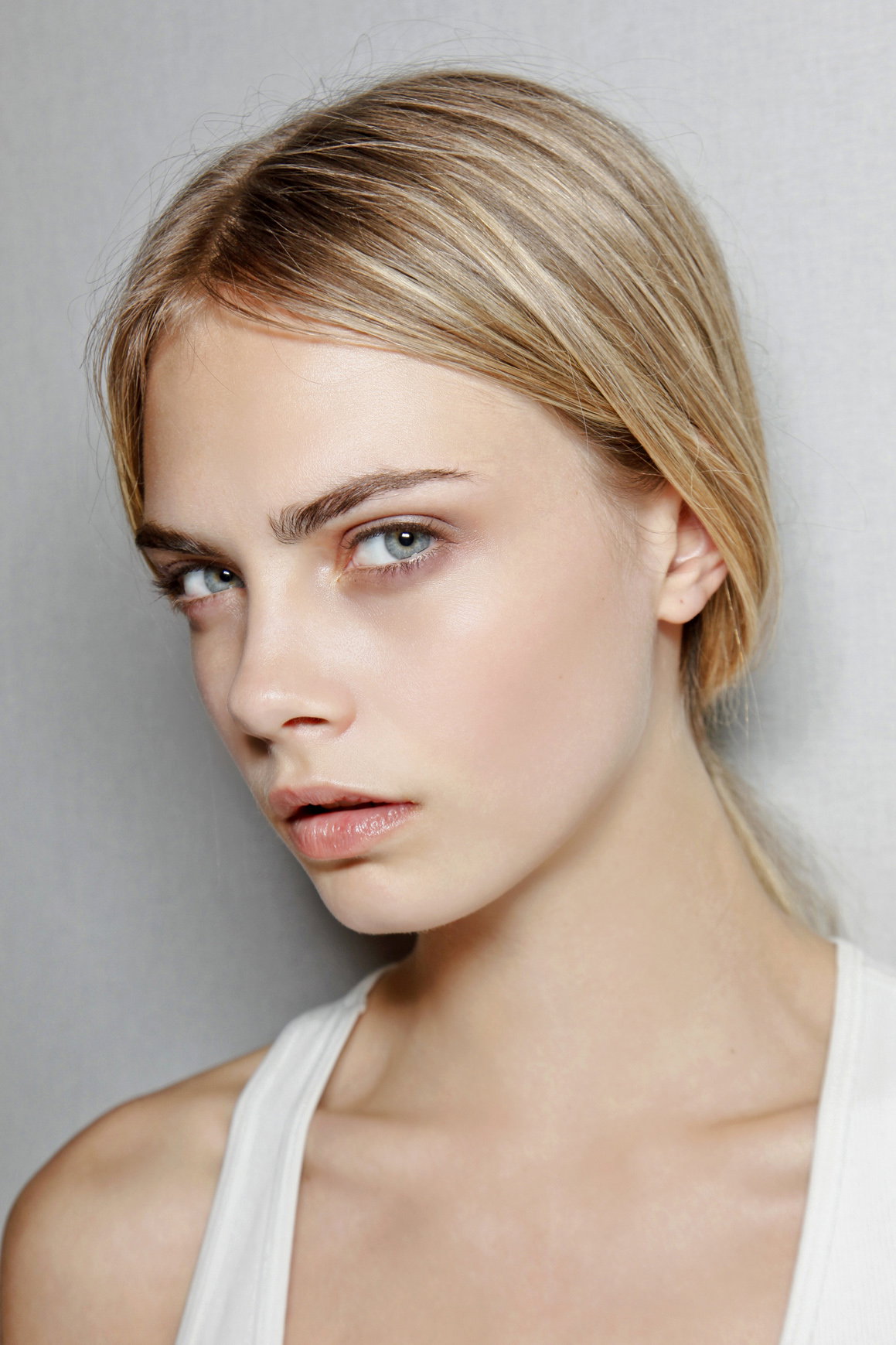 Cara Delevingne na backstage'u pokazu Burberry