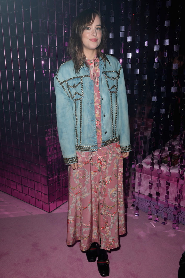 gwiazdy-w-sukienkach-w-kwiaty-dakota-johnson-na-pokazie-gucci-21-09-2016-3b19ba7