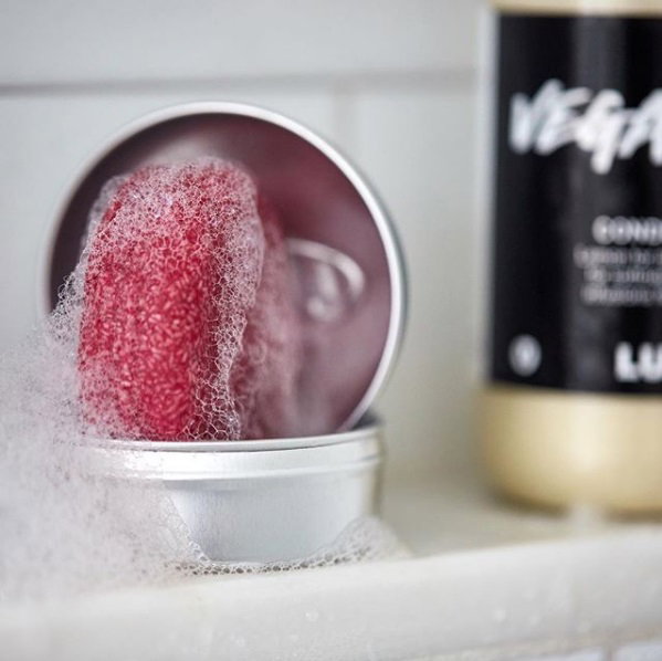 Zapachowy "suchy" szampon Lush