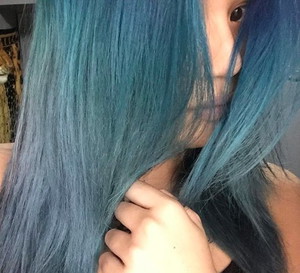 Denim hair - nowy trend w koloryzacji włosów?