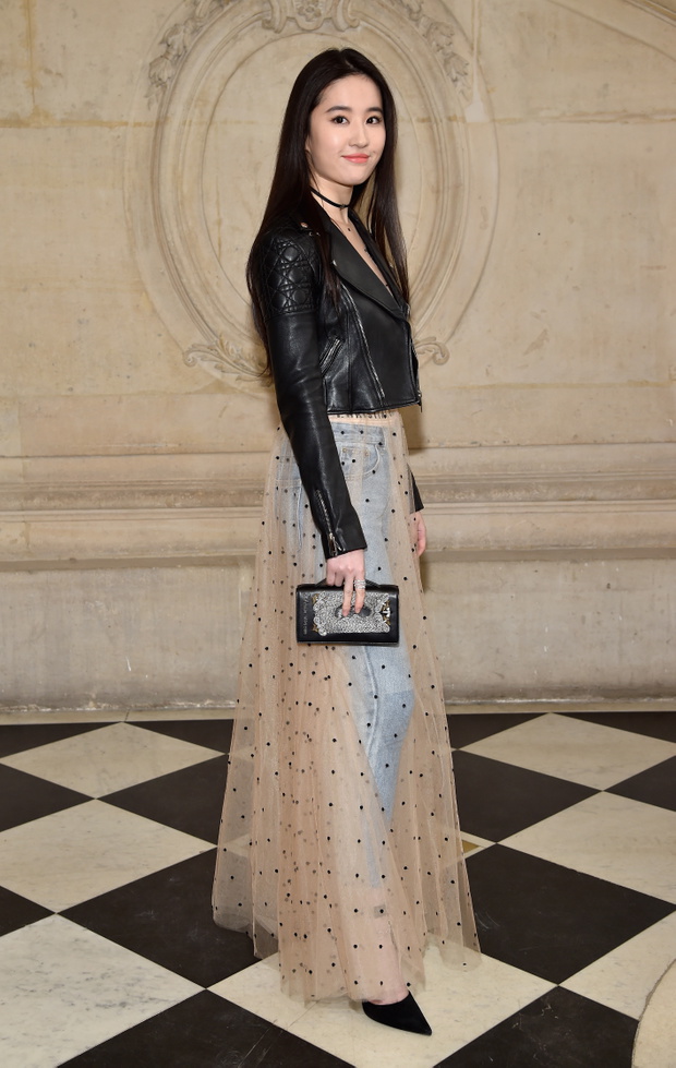 Christian Dior : Photocall - Paris Fashion Week Womenswear Fall/Winter 2017/2018