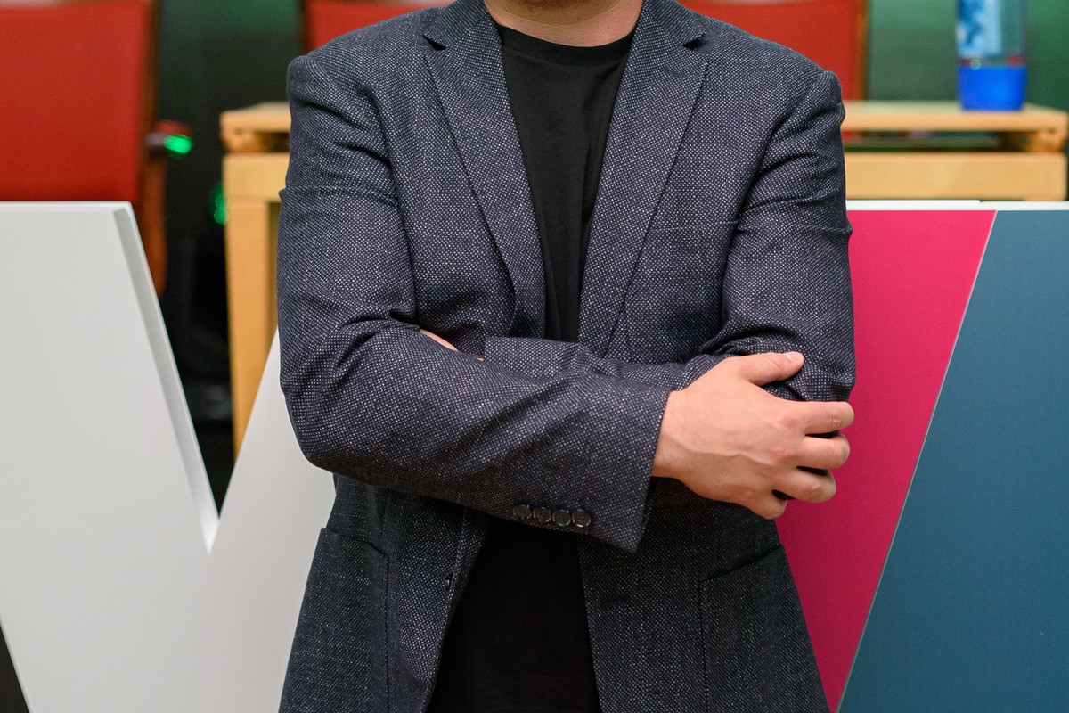 Jan Holoubek: czułość i mrok. Wywiad ELLE!