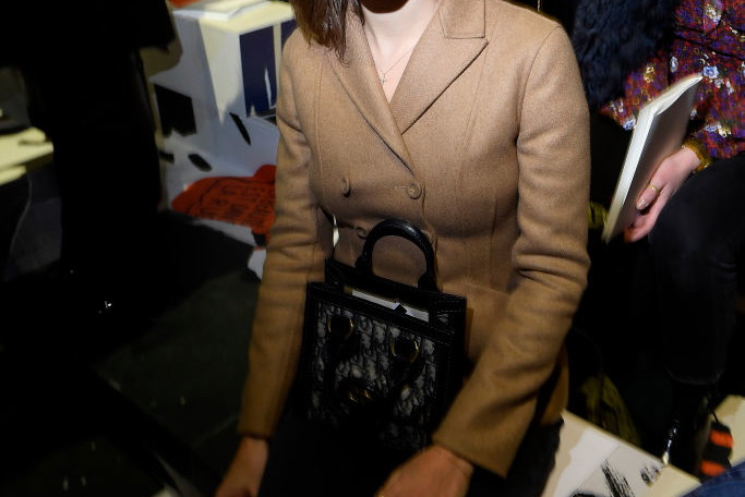 Jeanne Damas na pokazie mody