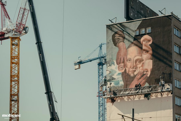 mural-beaty-sliwinskiej-barrakuz-dla-medicine-warszawa4-b389f2b