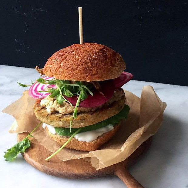 #BESTOFVEGANBURGER - hit na Instagramie, fot. @mollyashworth
