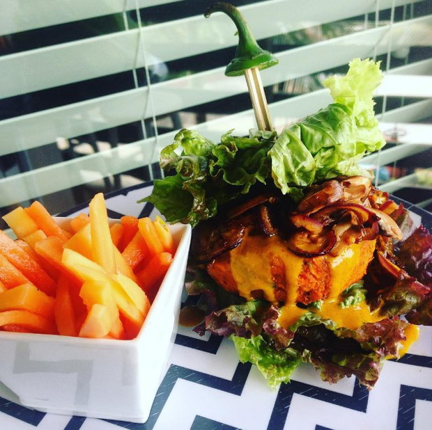 #BESTOFVEGANBURGER - hit na Instagramie, fot. @veganthika