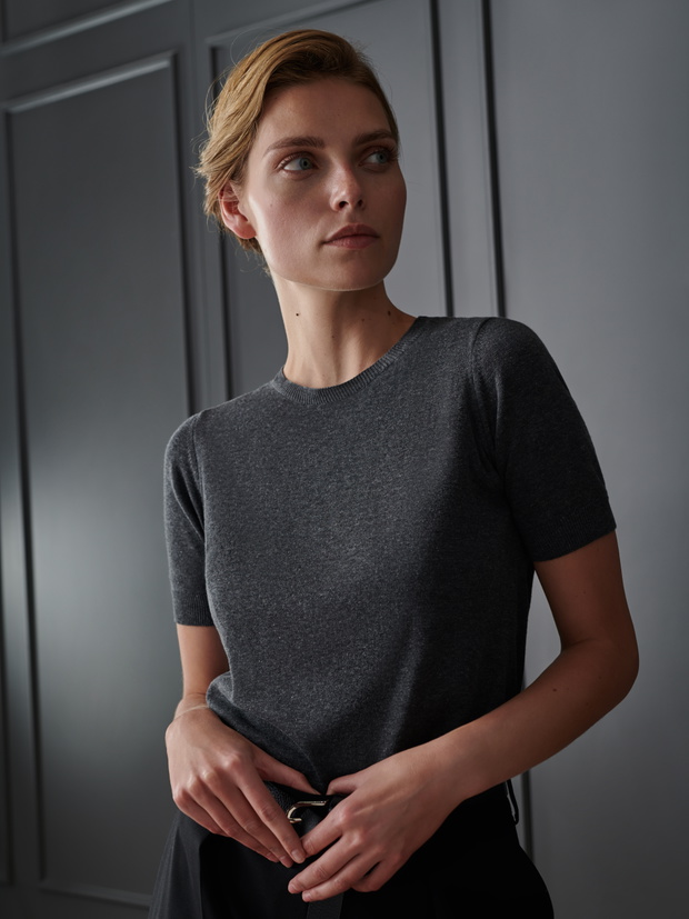 kolekcja-reserved-premium-jesien-2018-sweter-z-krotkimi-rekawami-139-99-zl1-7a9520a
