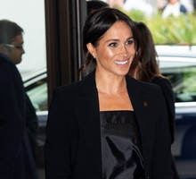Dlaczego Meghan Markle nosi głównie czarne ubrania?