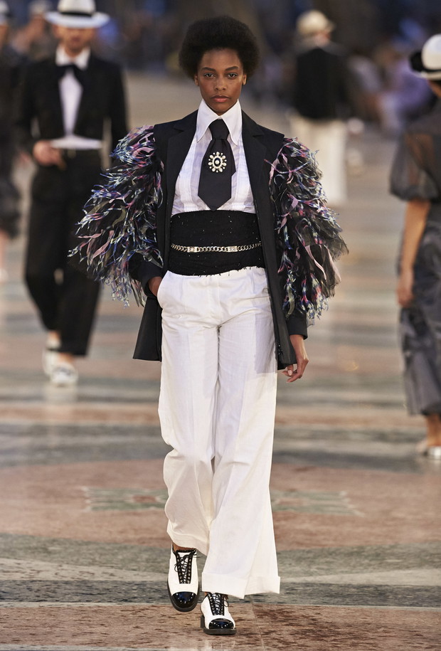 Chanel Cruise 2016/2017