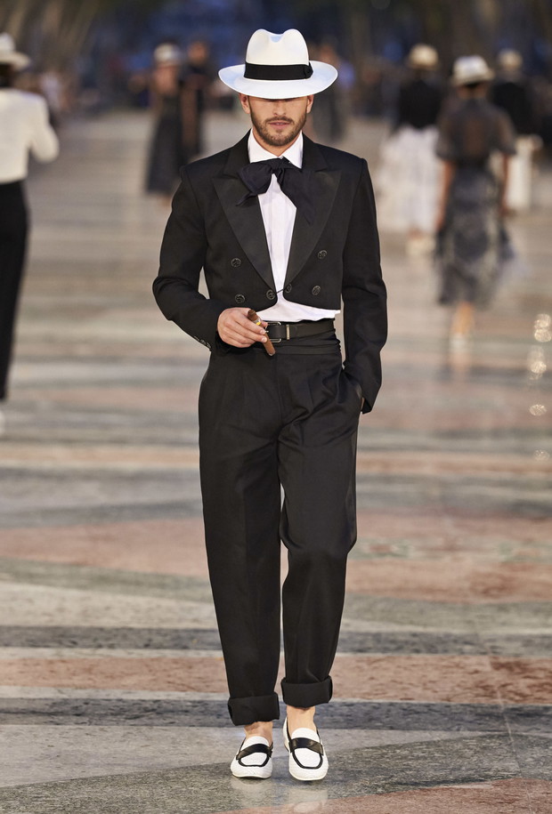 Chanel Cruise 2016/2017