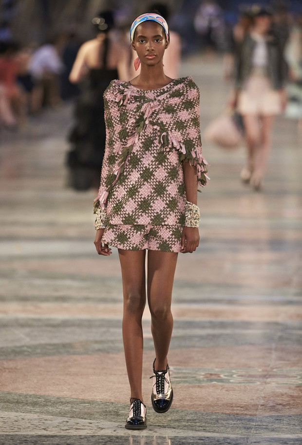 Chanel Cruise 2016/2017