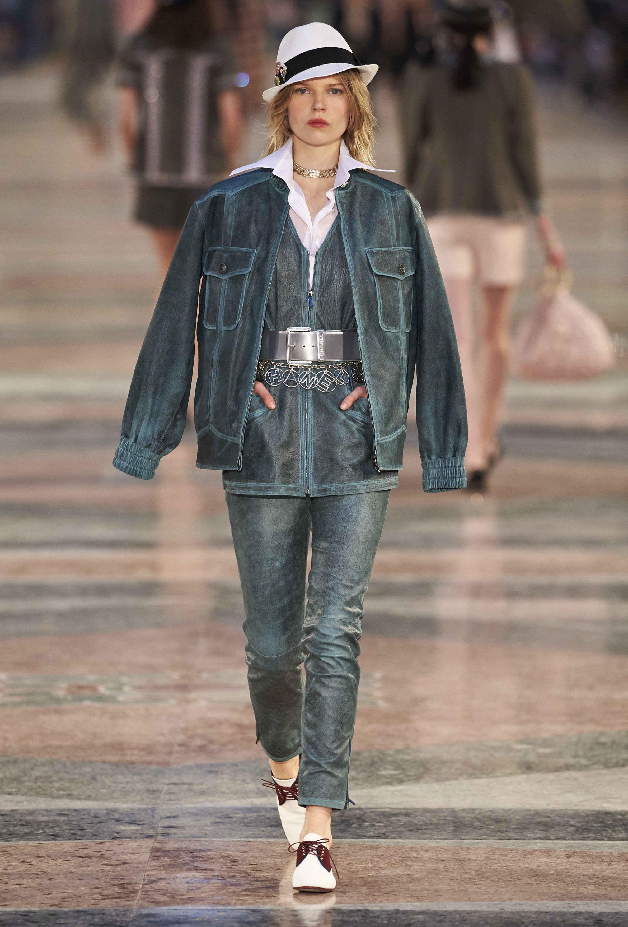 Chanel Cruise 2016/2017