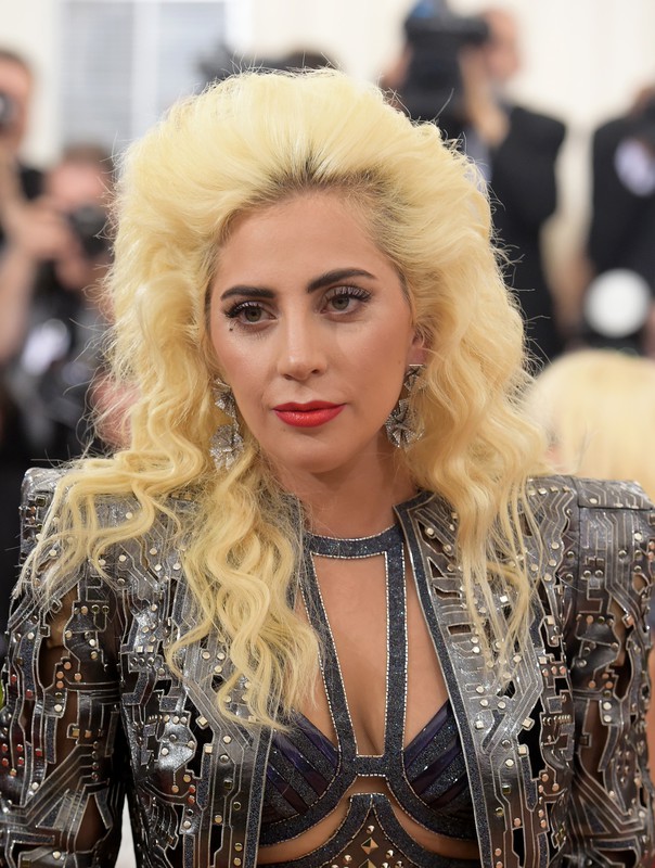 Met Gala 2016: makijaż i fryzury gwiazd